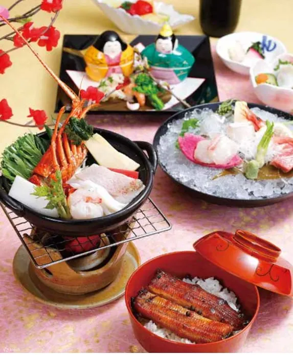 精选怀石料理套餐，菜品精致考究，口味纯正。