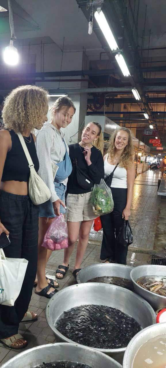 地元の市場へ行こう