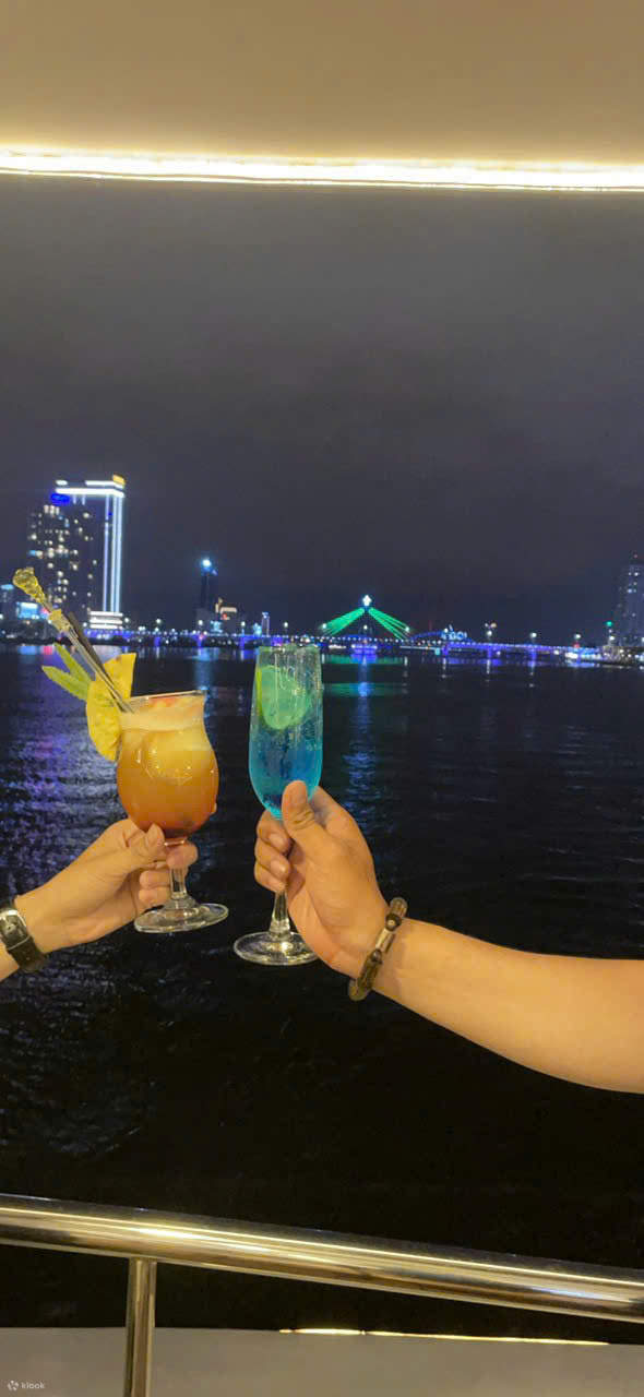 Pelayaran Malam di Sungai Han dengan Dragon Cruise 