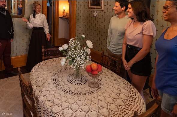 สำรวจสถาปัตยกรรมและเครื่องเรือนโบราณจากศตวรรษที่ 19 ที่ได้รับการอนุรักษ์ไว้อย่างดีของบ้าน Whaley House