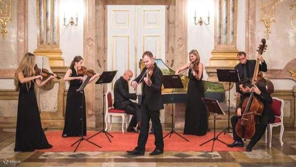 모차르트, 베토벤 등 유명 음악가들의 세계적 수준의 연주를 경험해보세요.