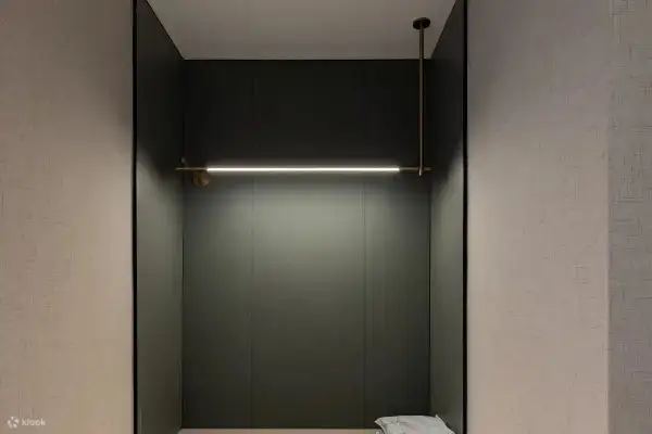 酒店客房衣帽柜环境展示图