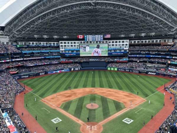 เกมเบสบอล Toronto Blue Jays ที่ Rogers Centre