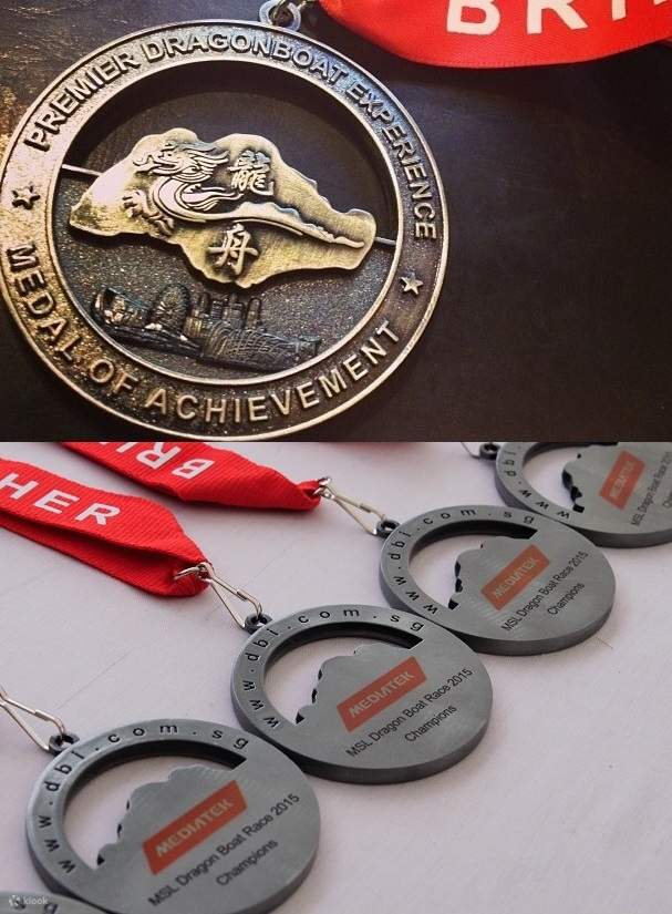 medaglie offerte ai clienti con incisione 3D di iconici monumenti scolpiti attorno all'isola di Singapore