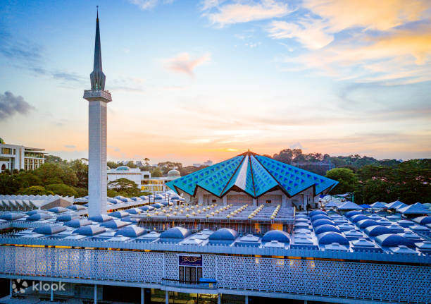 be an artist and experience the malaysian culture