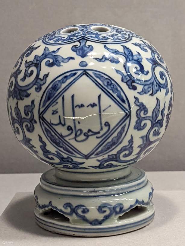 The Ming Zhengde Blue-and-White Arabic Inscription Pomegranate-Flower Pattern Seven-Hole Flower Insert is a ceramic artifact from the Zhengde period of the Ming Dynasty, which dates back to 1506-1521. This piece is known for its blue-and-white porcelain d
