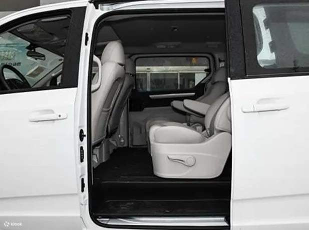 Voiture d'affaires 7 places économique : GAC G10 ou équivalent