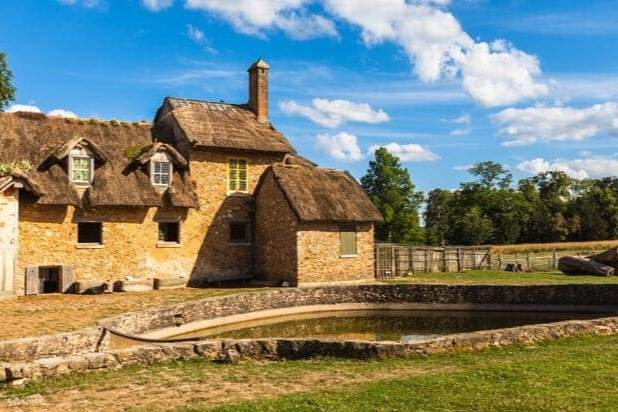 หมู่บ้านพระราชินี