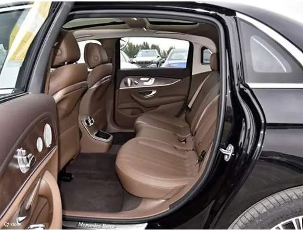 Sedan Mewah 5-Seater: Mercedes-Benz E-Class atau setara