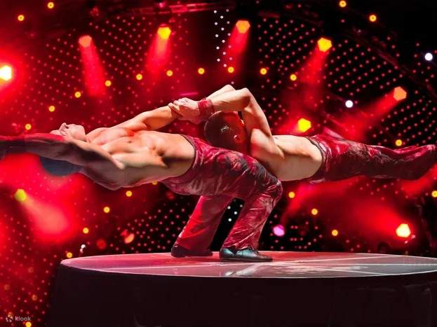 Đừng bỏ lỡ những màn nhào lộn ngoạn mục đến nghẹt thở.