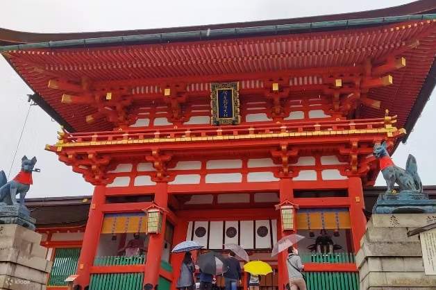 Reservasi online untuk Tur Berpemandu Jalan Kaki Fushimi Inari Taisha ...