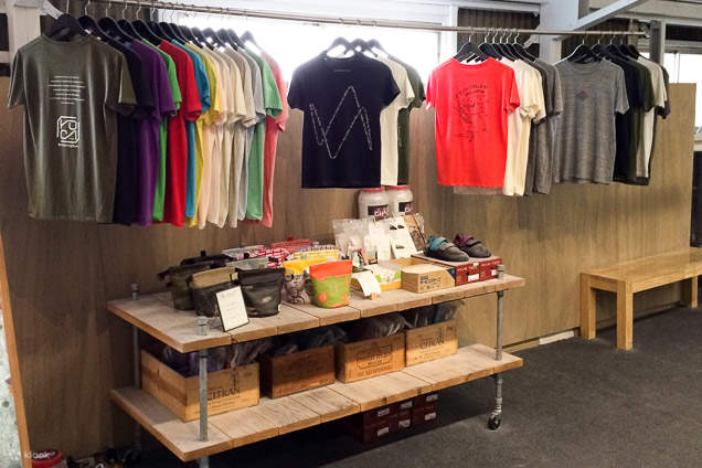 baju dan cenderamata 