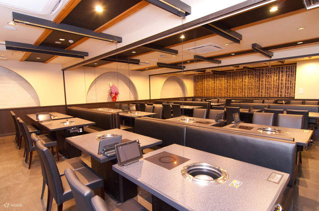 신주쿠 야키니쿠테이 롯카센(焼肉亭 六歌仙) - 인기 있는 무제한 일본식 바비큐