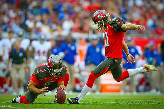 레이먼드 제임스 스타디움에서 펼쳐지는 탬파베이 버커니어스 미식축구 경기