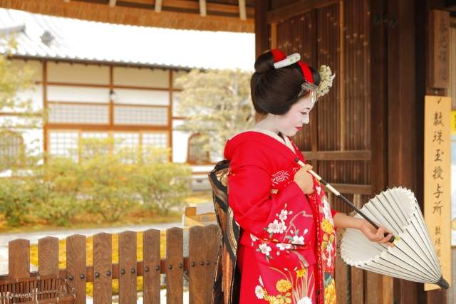 Buchen Sie auf Klook die Tour durch die Geisha-Bezirke von Kyoto ...