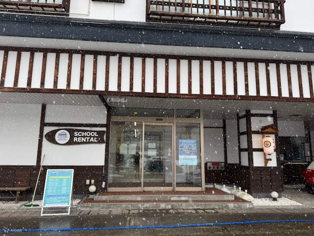Yuzawa Ski Resort Pengajaran/Penyewaan Ski & Papan Luncur Salji Persendirian Bahasa Inggeris, Cina, Thai