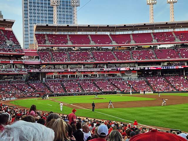 Regardez les Cincinnati Reds jouer en direct au pittoresque Great American Ball Park.