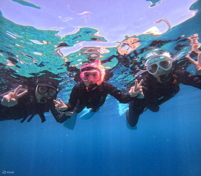 冲绳天然海滩SUP立桨、皮划艇&蓝洞浮潜体验（免费提供照片）