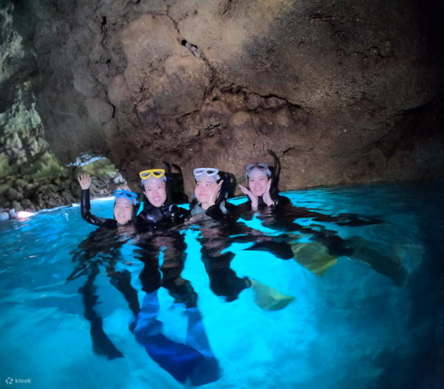 Expérience de SUP, kayak et snorkeling à la Grotte Bleue sur la plage naturelle d'Okinawa (Photos gratuites)