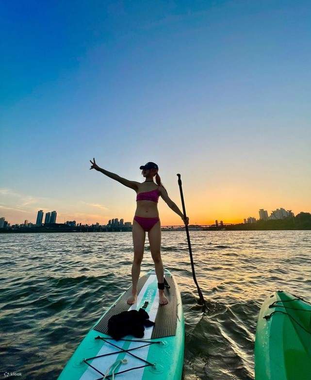 Seoul Han River SUP (Stand-up paddle) & Kayaking by Surfstory - Klook