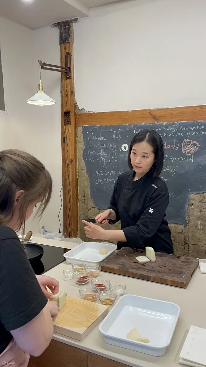 景福宫与主厨 Hakyung 一起泡菜课程