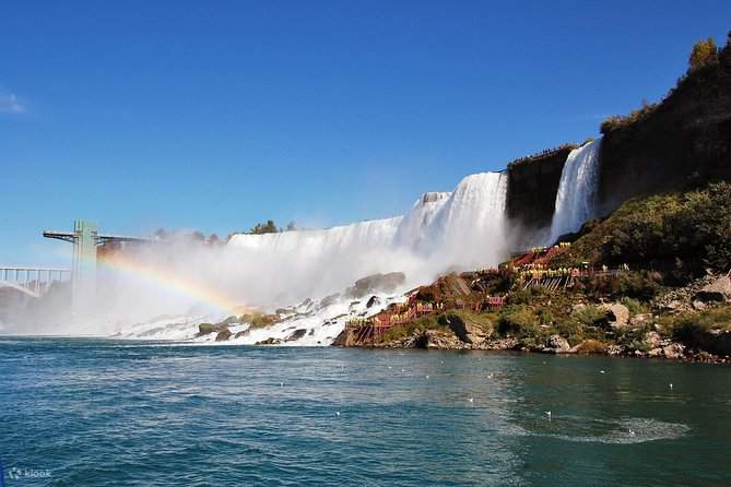 Capture the view of Niagara Falls with the roaring waters and misty spray which creating a magical backdrop!