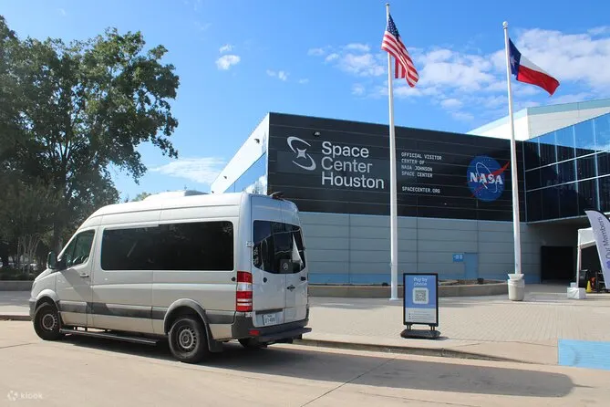 体验从休士顿市中心到 NASA 约翰逊航太中心的无缝往返接驳车交通