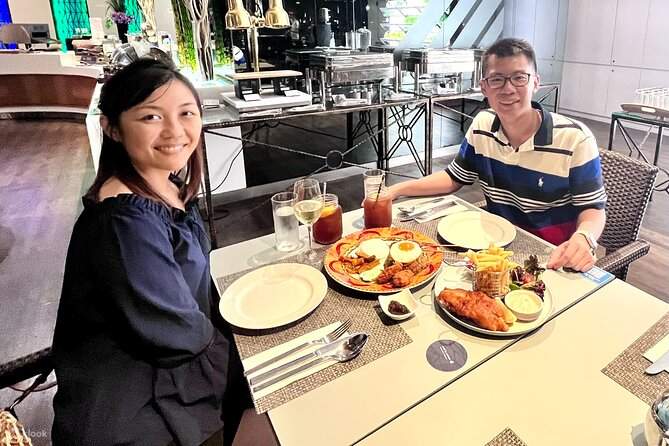 Aventura de crucero y cena con YachtcruiseSG