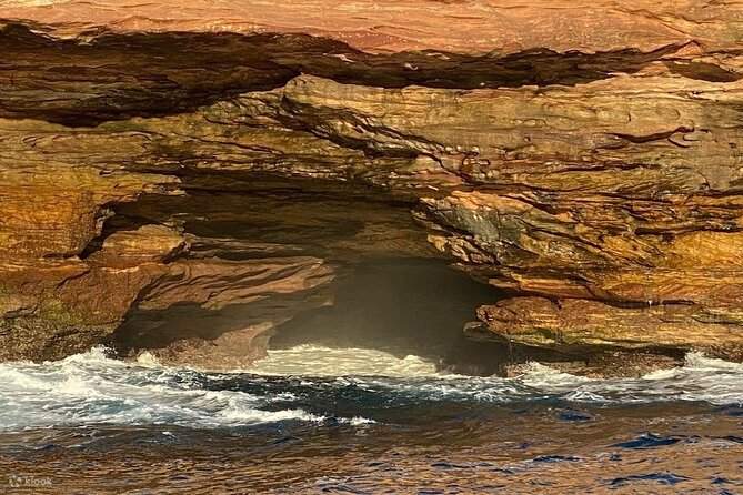 spiaggia e scogliera