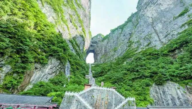 张家界天门山国家森林公园 军声画院 私人团一日游 - Klook客路