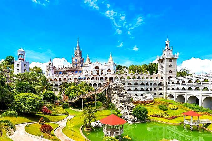 Gereja Simala dengan taman yang rimbun di bagian depan