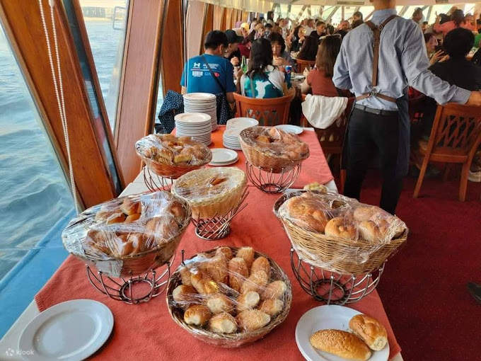 픽업 서비스가 포함된 나일 크리스탈 5성급 디너 크루즈