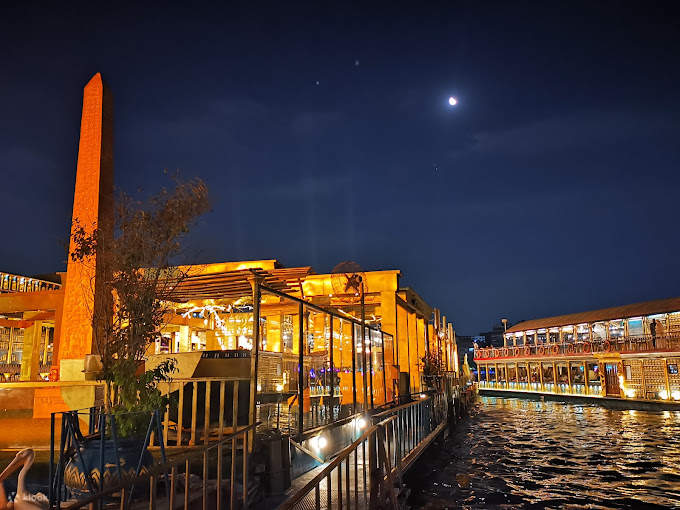 Crucero con cena en el río Nilo en El Cairo con recogida
