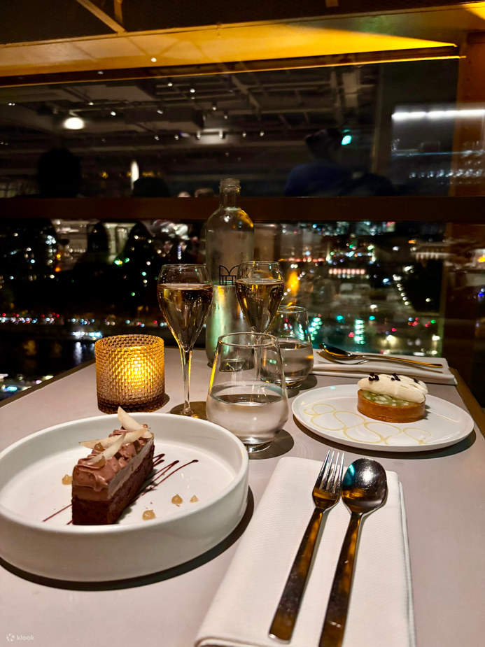 Abendessen im Madame Brasserie des Eiffelturms mit bevorzugtem Zugang