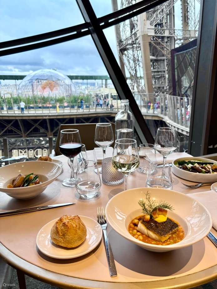 Mittagessen in der Madame Brasserie des Eiffelturms mit vorrangigem Zugang