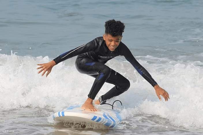 Budak lelaki meluncur