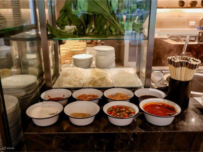 Buffet im Chon Som All Day Dining, Courtyard by Marriott Suvarnabhumi Airport