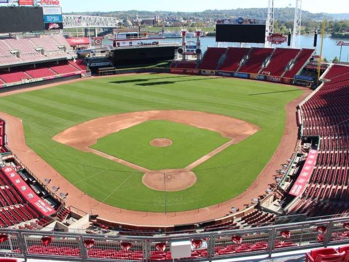 Chỗ ngồi Upper Infield mang đến tầm nhìn cao với cái nhìn rõ ràng về mọi pha bóng trong sân