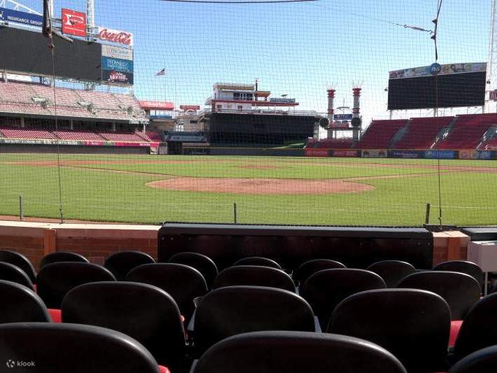 Les sièges Lower Baseline permettent aux fans d'être au plus près de l'action et de vivre une expérience immersive au stade.