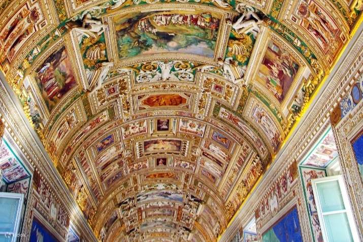 บัตรเข้าชม Sistine Chapel และพิพิธภัณฑ์ Vatican - เพดาน Sistine Chapel ได้รับ commission->ค่าคอมมิชชั่น โดย Pope Julius II อดีตประมุขแห่งคริสตจักรคาทอลิก