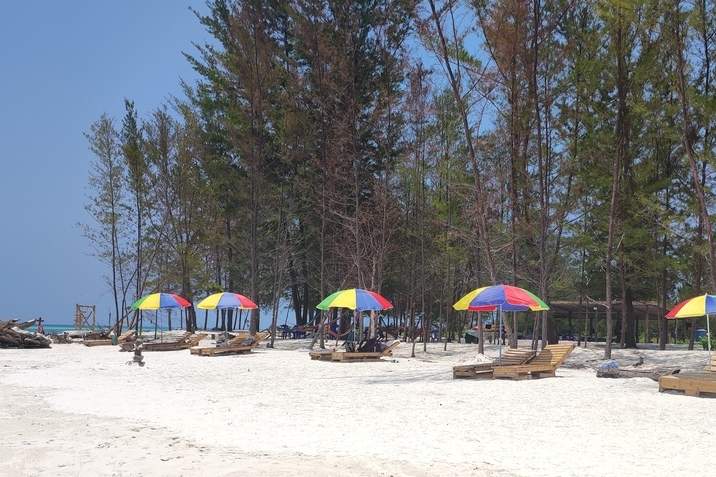 Mengalum Insel Tagestour mit Massageerlebnis