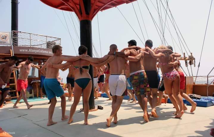 含午餐和软饮的全包双体船游艇之旅