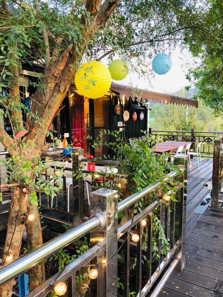 2F-Landschaftshütte für vier Personen: unabhängiger Grill-Kochbereich im Freien