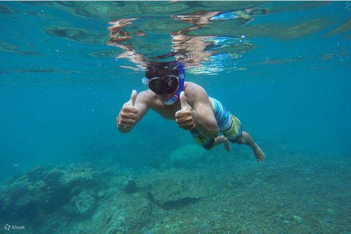 Crea ricordi indimenticabili con un'escursione di snorkeling a Tulamben, dove le meraviglie del mondo sottomarino prendono vita in un caleidoscopio di colori.