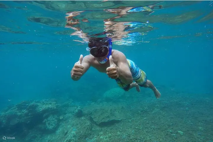 在图兰奔的浮潜之旅中留下永恒的回忆，海底世界的奇观在万花筒般的色彩中栩栩如生