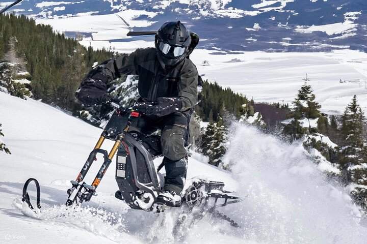 スノーバイク！ 雪道を走れる免許不要のマシン「スノーバイク」とは？ 【価格、乗り方