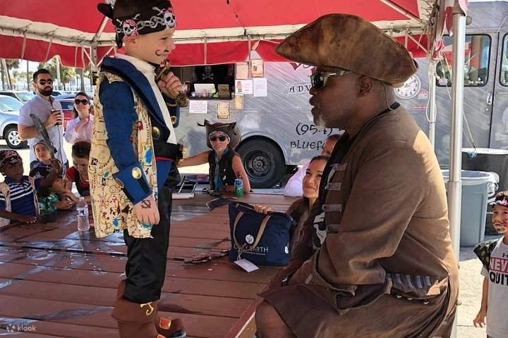 Tham gia vào một cuộc phiêu lưu khó quên trên tàu Bluefoot, nơi những tên cướp biển và kho báu đang chờ đón bạn