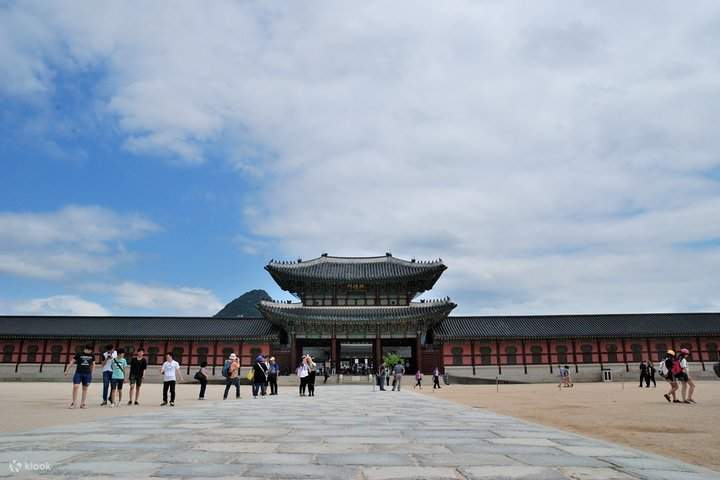 青瓦台 + 景福宮徒步之旅 - Klook