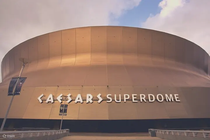 “Who Dat”的呼喊声回荡在超级穹顶体育场的走廊中，拉开了比赛的序幕。