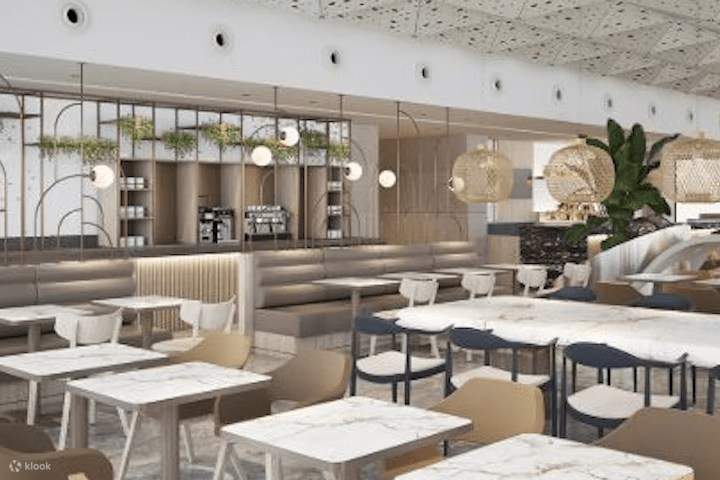 Обеденная зона Plaza Premium Lounge